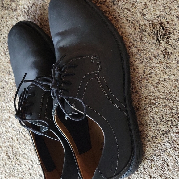 CLARKS Shoes - Picture 3 of 7